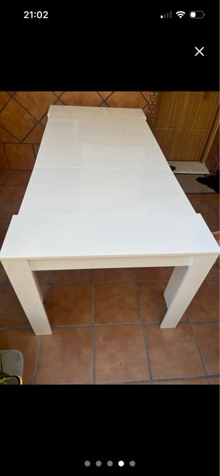 Mesa extensible blanca de madera