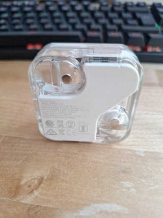 Caja y Auriculares Nothing Blancos