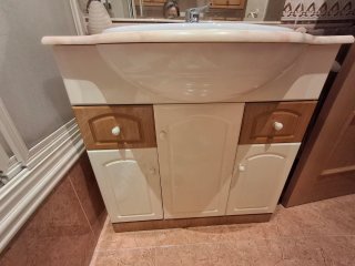 Mueble de baño con lavabo y mármol