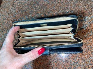 Cartera Tous Negra y Dorada