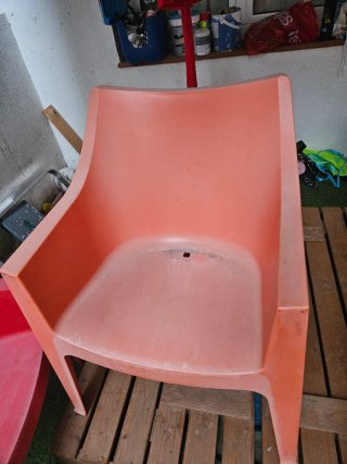 Sillones de Resina Naranja y Rojo
