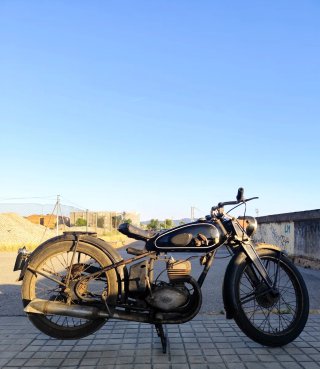 LUBE D25 Paralelogramo 125cc Moto Clásica