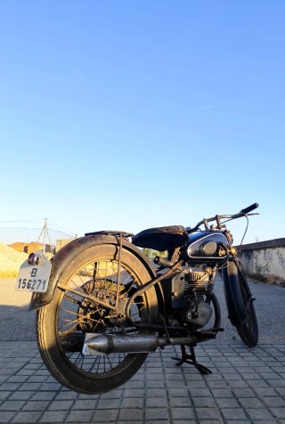 LUBE D25 Paralelogramo 125cc Moto Clásica