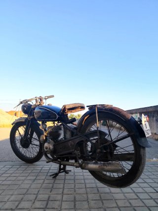 LUBE D25 Paralelogramo 125cc Moto Clásica