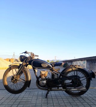 LUBE D25 Paralelogramo 125cc Moto Clásica