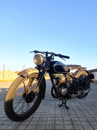 LUBE D25 Paralelogramo 125cc Moto Clásica