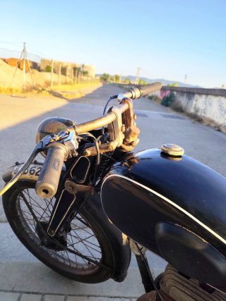 LUBE D25 Paralelogramo 125cc Moto Clásica