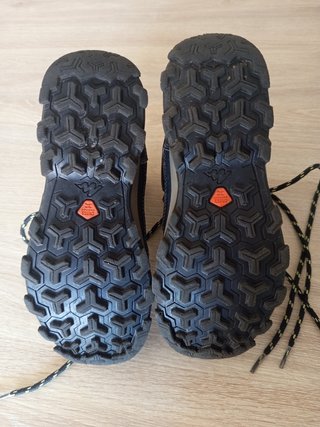 Botas senderismo niño/a. Talla 35