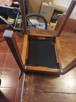 Mesa de comedor de madera con 6 sillas