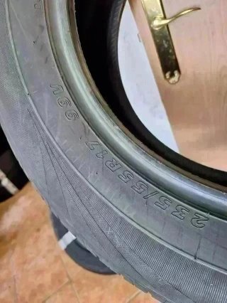 235 55 R17 99V Kumho - 1 neumático sin uso