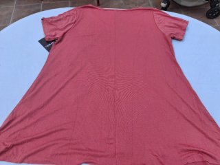 Blusa T XL con etiquetas. Medidas en descripción