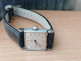 Omega mecánico mujer