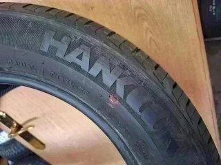 235 55 R17 99V Hankook - 1 neumático sin uso