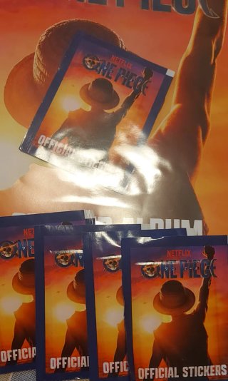 Album Figurine One Piece Netflix Più 4 pacchetti