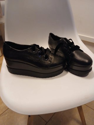 Zapatos negros de plataforma con cordones