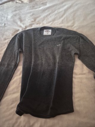 Jersey Hollister Gris Degradado Talla M