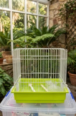 Jaula para pájaros verde y blanca