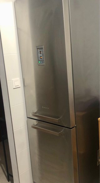 Frigorífico Combi Ariston 2m alto Mod BCM400IX.