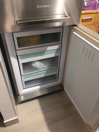 Frigorífico Combi Ariston 2m alto Mod BCM400IX.