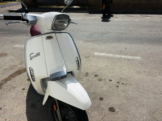 Lambretta 125 cc Scooter Blanca en perfecto estado