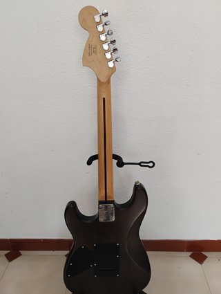 Fender Squier Standard Fat Strat Negra HH