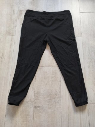 Pantalón deportivo a estrenar