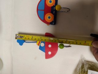 Perchas infantiles de madera: coche, avión, barco