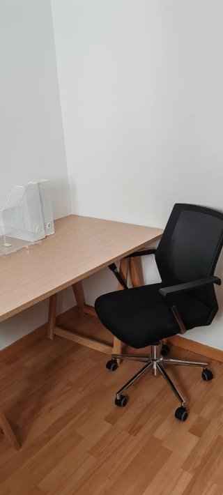 Escritorio de madera.