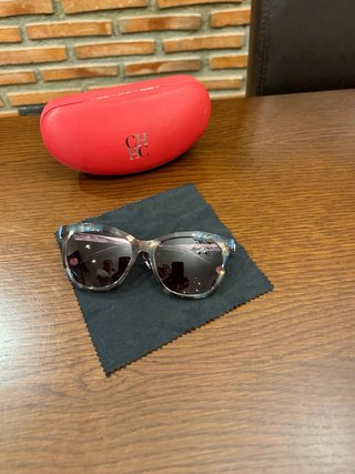 Gafas sol Carolina Herrera SHE746 originales