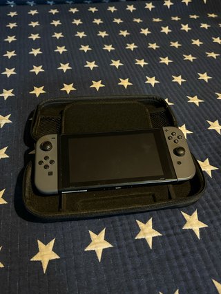 Nintendo Switch Gris con Funda
