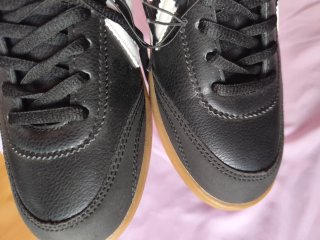 Zapatillas Hummel Negras y Blancas Nuevas