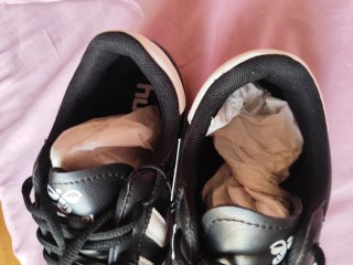 Zapatillas Hummel Negras y Blancas Nuevas