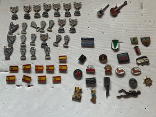 PINS DE PERSONAJES DE COMICS Y OTROS VARIADOS