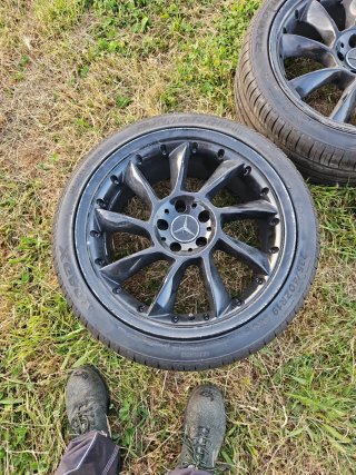 Llantas Mercedes en 19