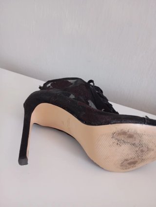 Botines de encaje con transparencias