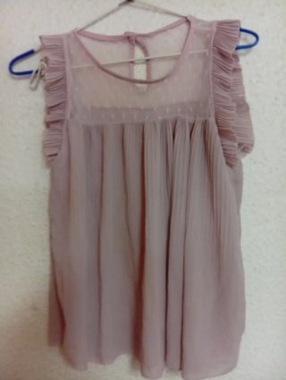 Camiseta texturizada con volantes