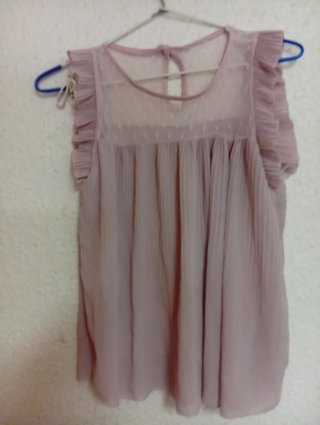 Camiseta texturizada con volantes
