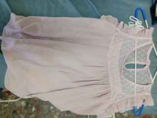 Camiseta texturizada con volantes