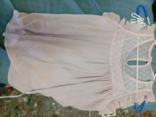 Camiseta texturizada con volantes