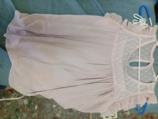 Camiseta texturizada con volantes