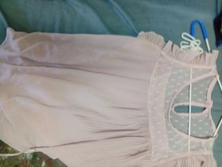 Camiseta texturizada con volantes