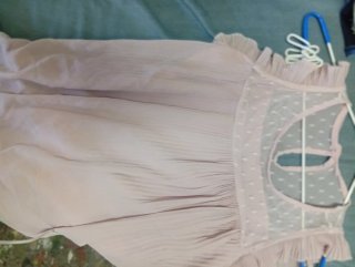 Camiseta texturizada con volantes