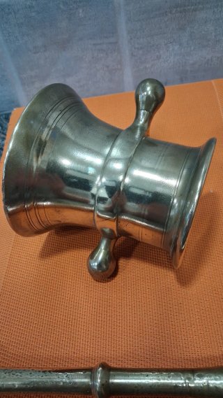 Almirez español para farmacia de bronce