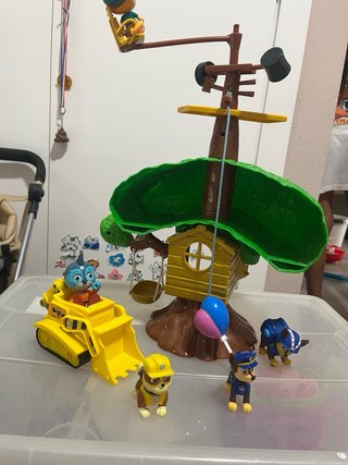 Juguetes Paw Patrol y árbol