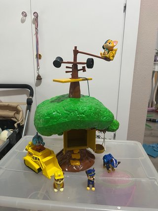Juguetes Paw Patrol y árbol