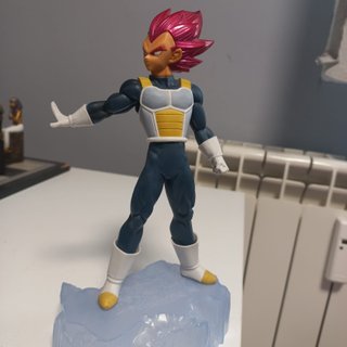 Figura Dragon Ball Vegeta SSJ Dios