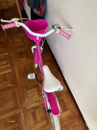 Bicicleta Barbie 14” rosa con cesta