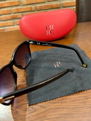 Gafas de sol Carolina Herrera SHE806 originales