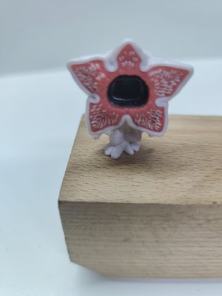 Figura Demogorgon Huevo Kinder Joy