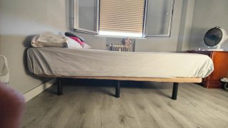 Base de cama de madera y tacos metálicos removible